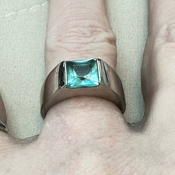 Silver Tone Ring w/Princess Cut Aqua Blue Stone. Vintage. - Picture 4 of 13